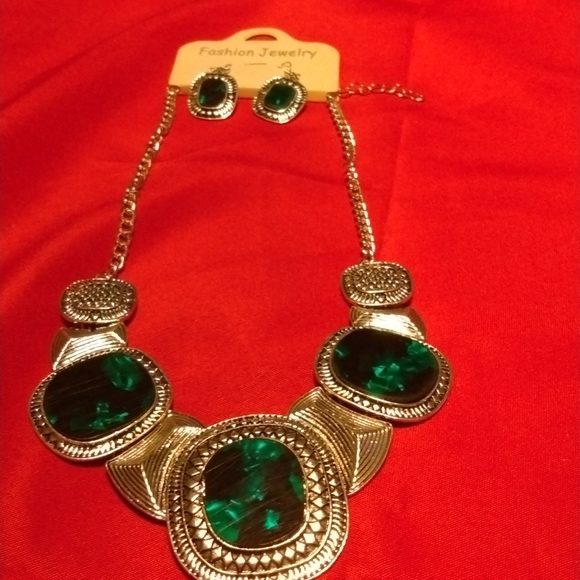 Fashion Metal Geometric Plate Short Necklace and Earrings Set- NEW - Picture 2 of 7